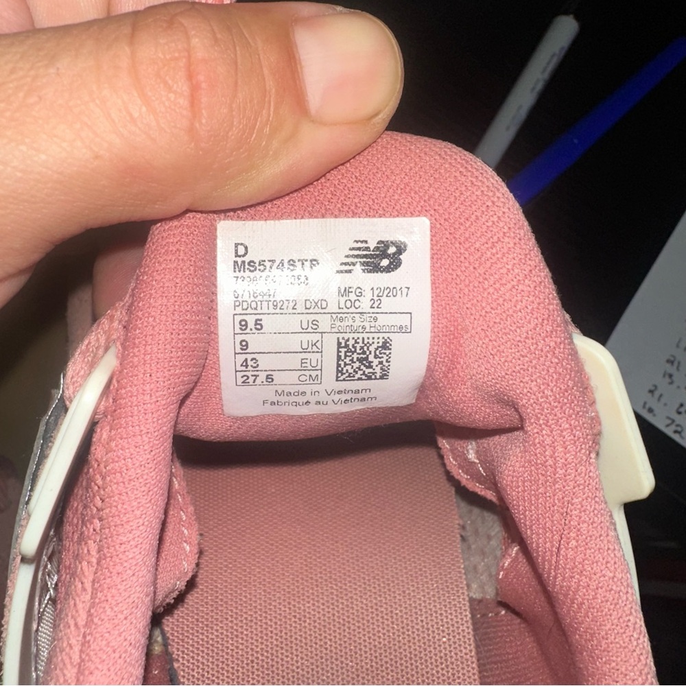 New Balance Men’s Pink Sneakers